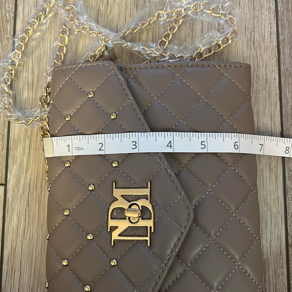 Badgley Mischka Corssybody with Diamond Quilting - Picture 3 of 8